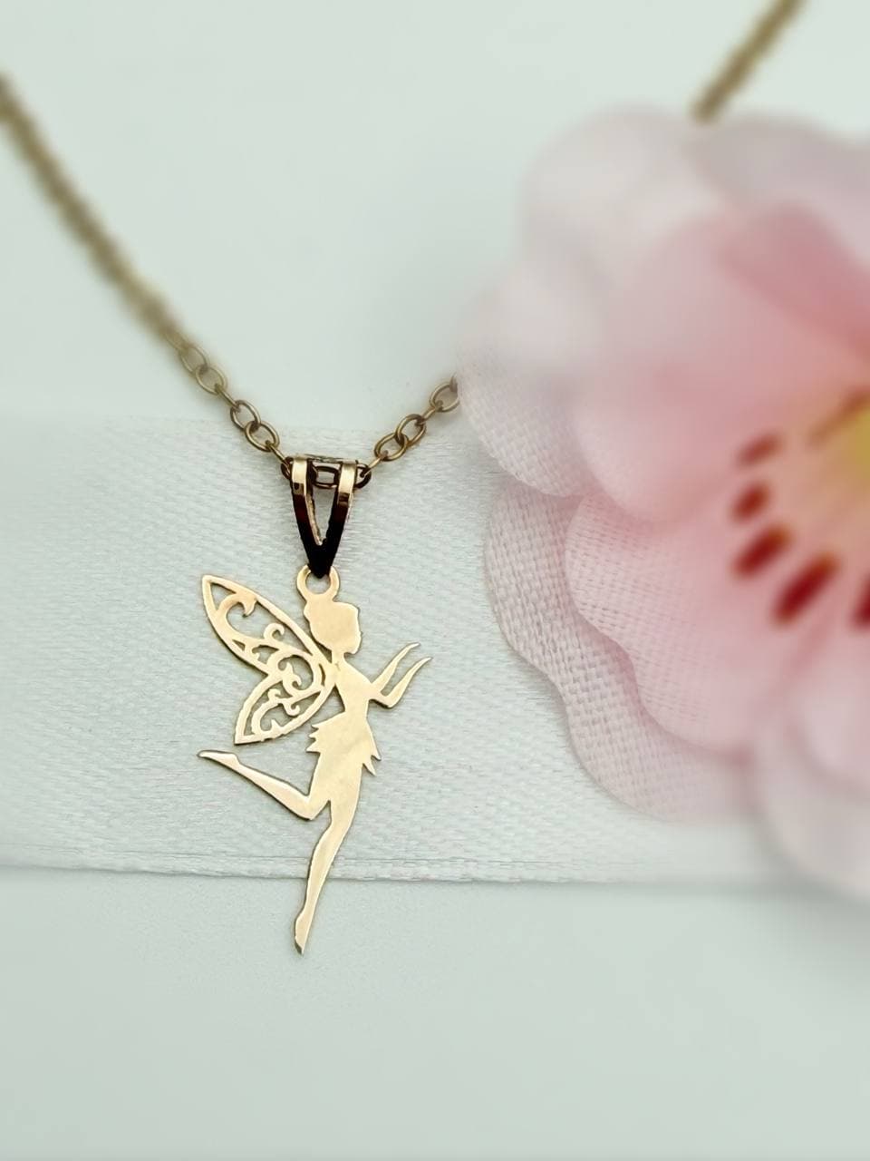 مدال تک فرشته