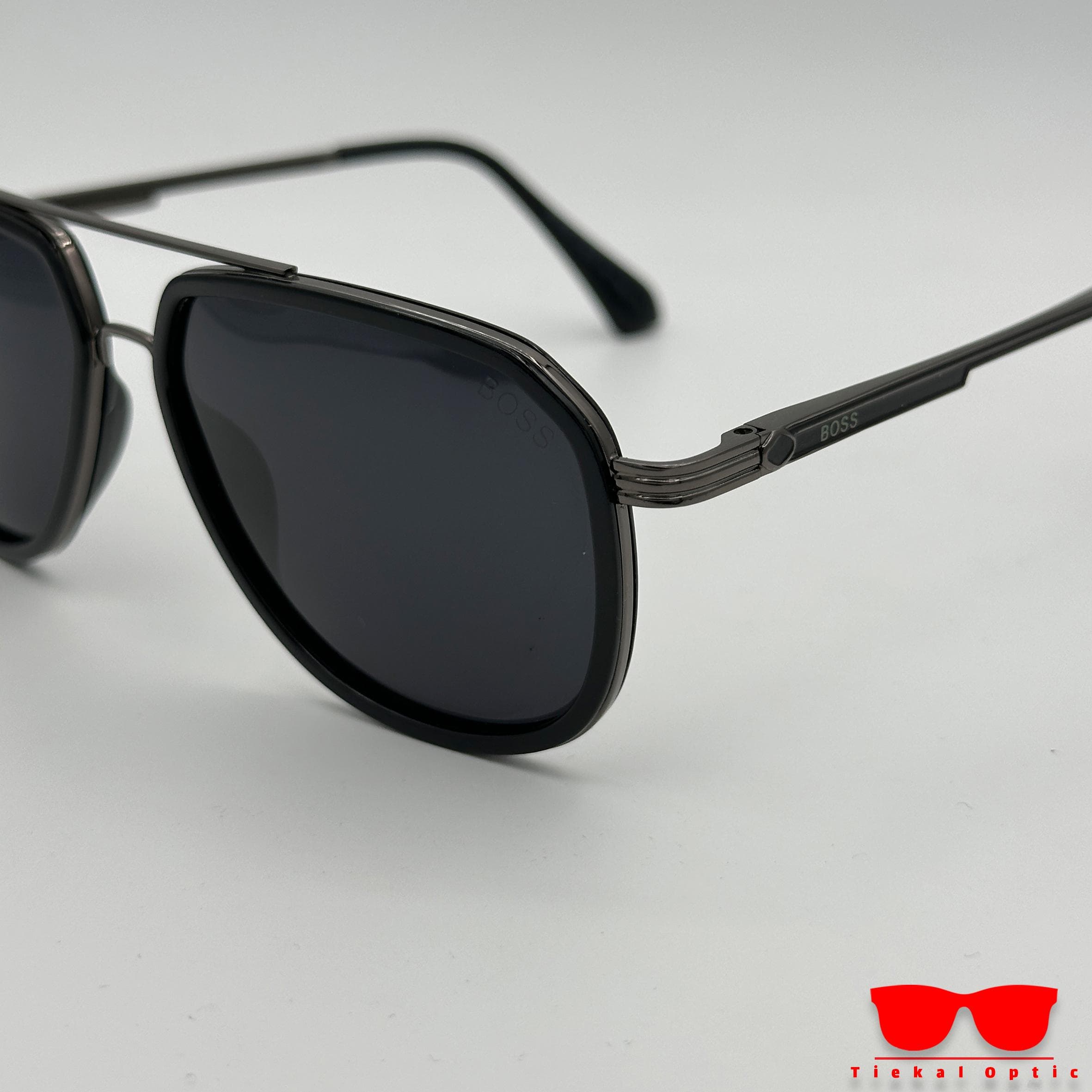عینک آفتابی برند BOSS مدل 18153 — تصویر ۴