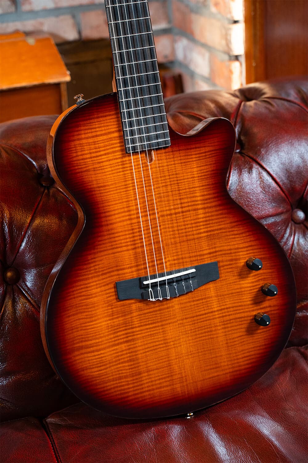 گیتار کورت نایلون الکتریک Cort Sunset Nylectric DLX – Tobacco Sunburst — تصویر ۶