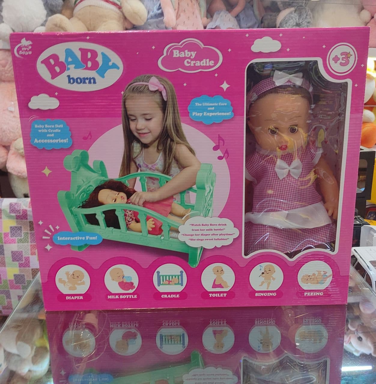 بیبی بورن با گهواره