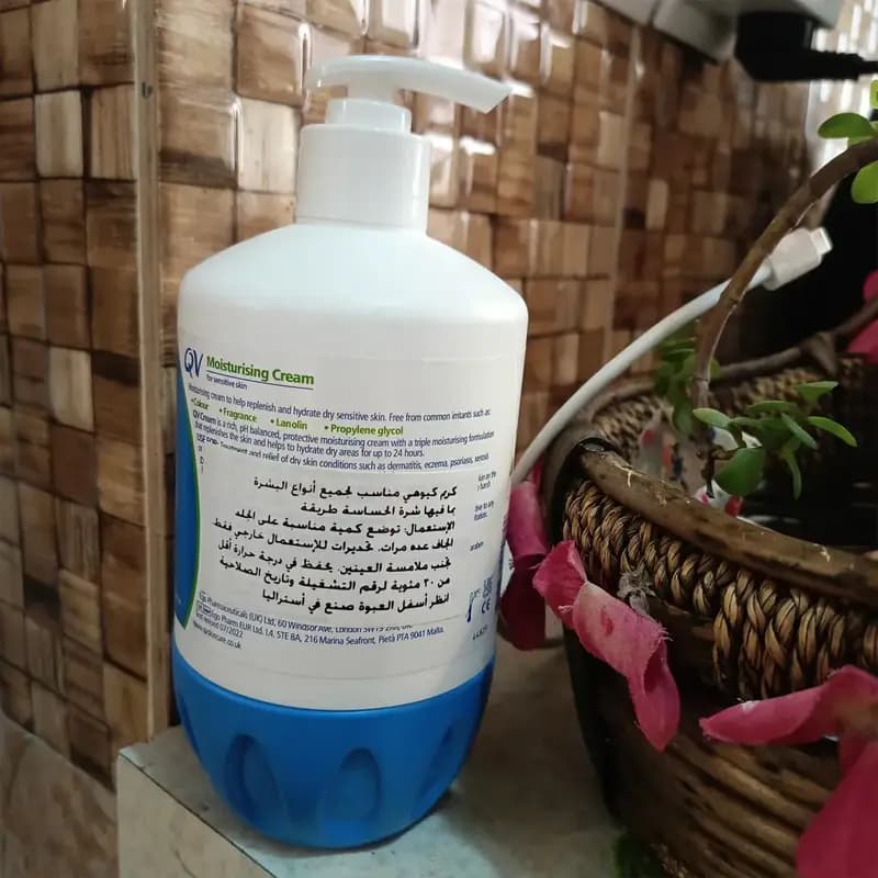 کرم مرطوب کننده صورت و بدن کیووی QV مدل پمپی حجم 500 میل (اصل – استرالیا) — تصویر ۳