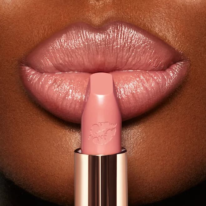 رژ لب شارلوت تیلبری هات لیپس 0.2 رنگ Charlotte Tilbury Lippenstift in Dancefloor Princes — تصویر ۳