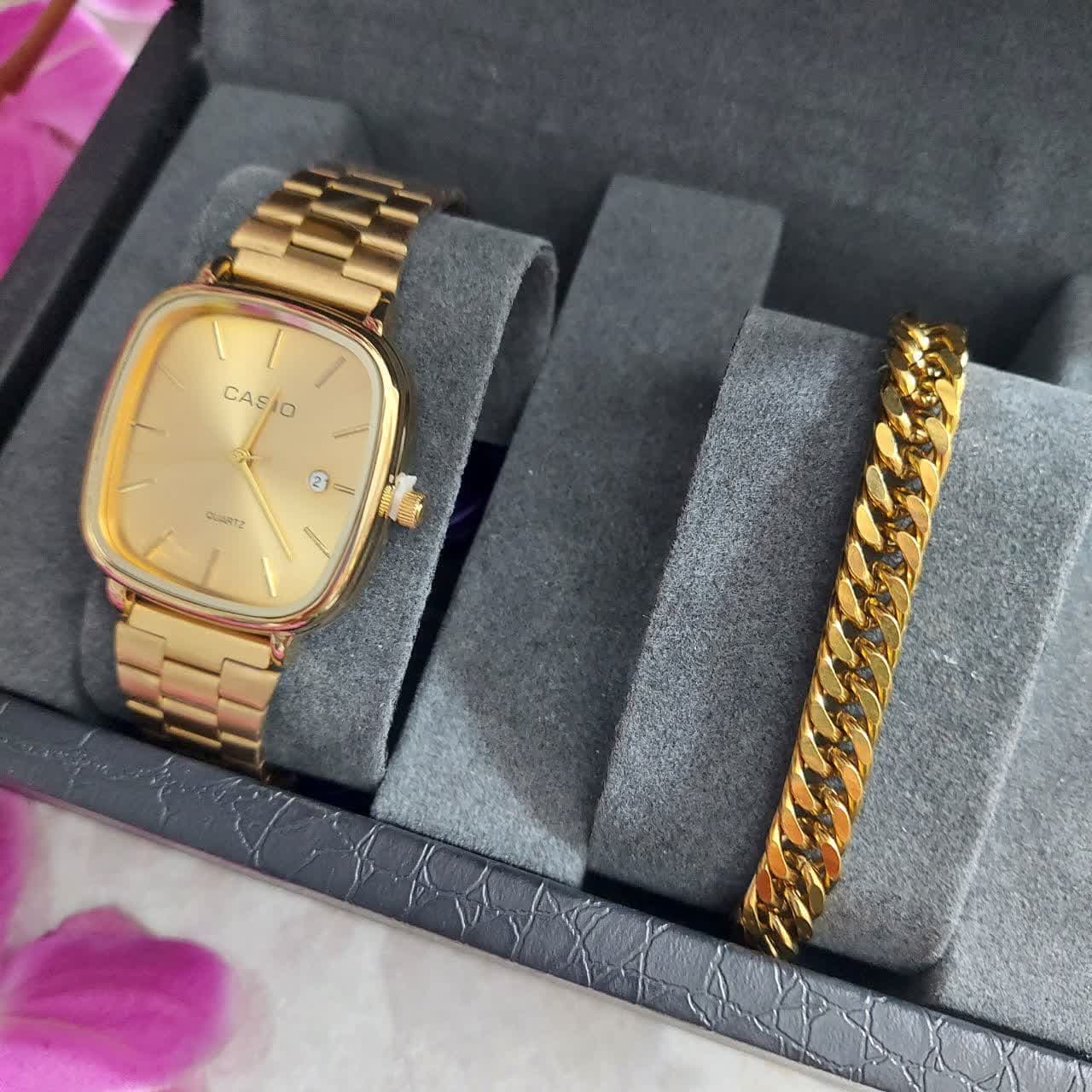 ساعت مچی مردانه کاسیو Casio طلایی همراه دستبند کارتیر — تصویر ۴