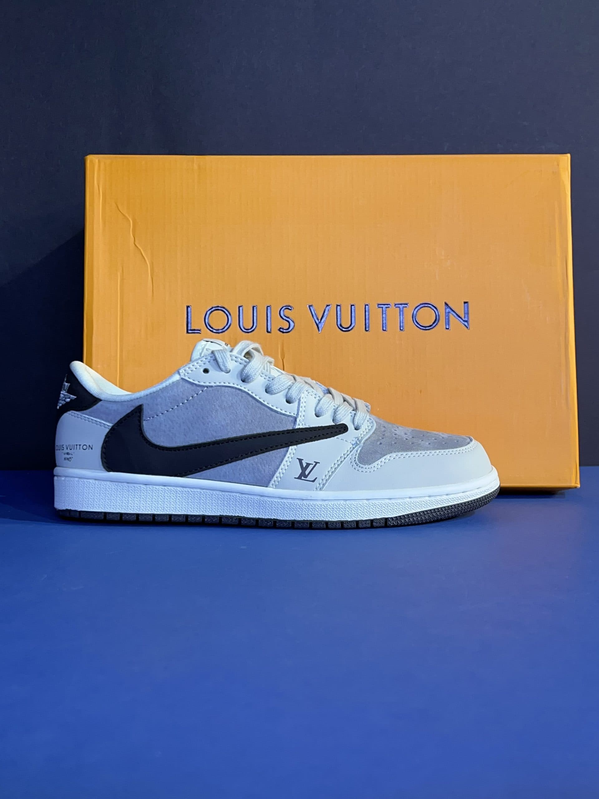 جردن ۱ لو ترویس اسکات لویی ویتون سفید مشکی Air Jordan 1 Low Travis Scott x Louis Vuitton