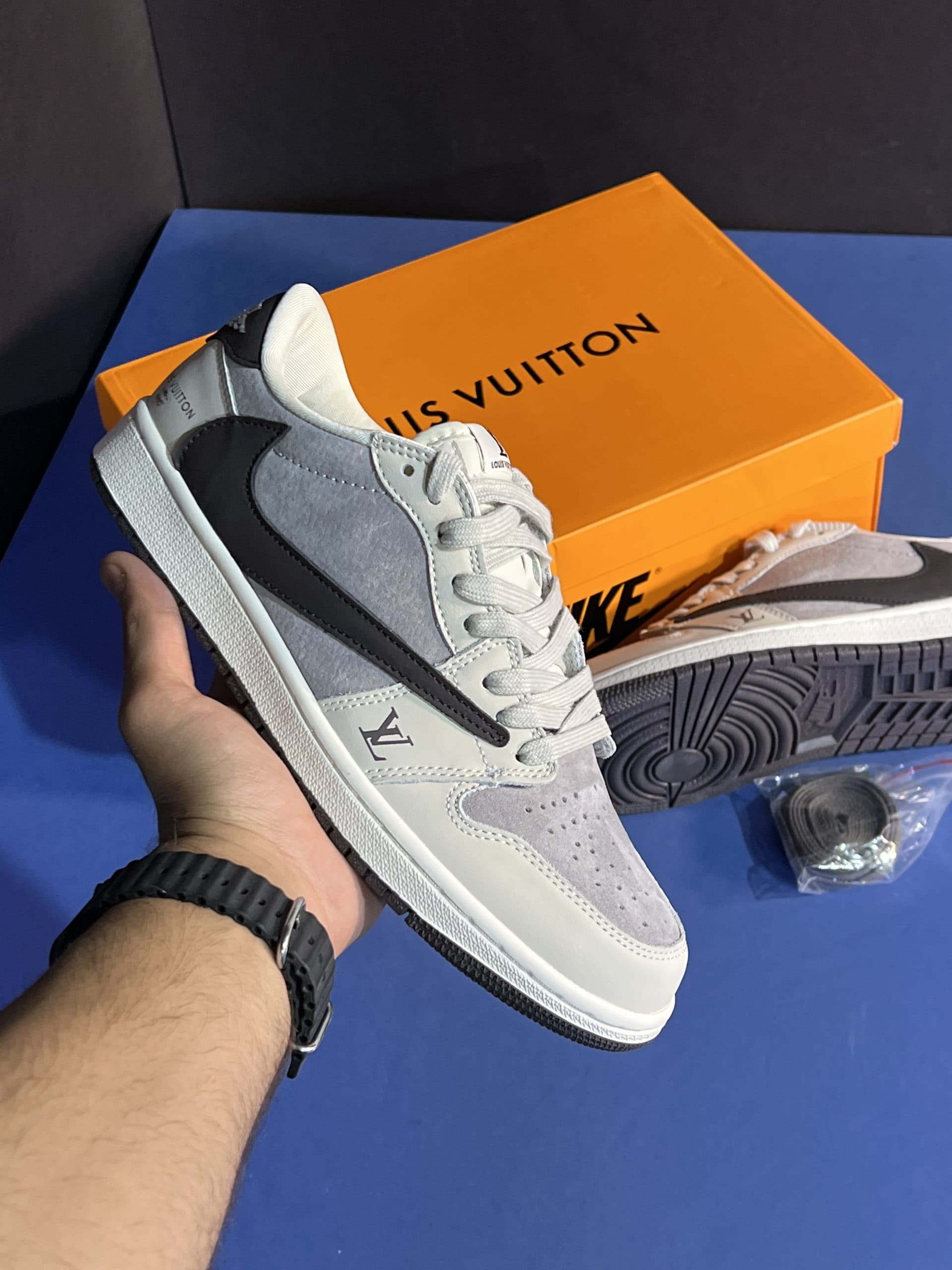 جردن ۱ لو ترویس اسکات لویی ویتون سفید مشکی Air Jordan 1 Low Travis Scott x Louis Vuitton — تصویر ۵