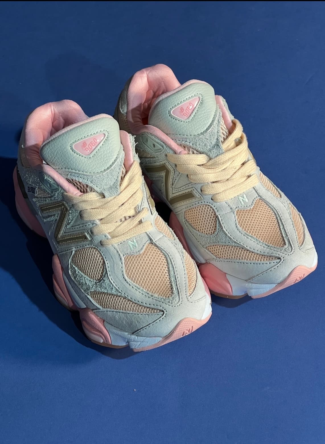 نیوبالانس ۹۰۶۰ کرم صورتی new balance 9060 — تصویر ۲