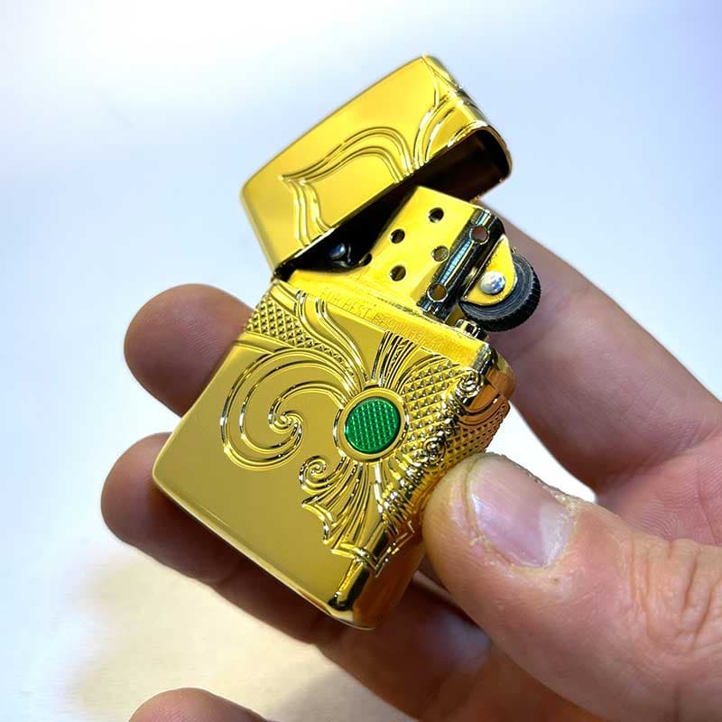 فندک زیپو اصل روکش طلا طرح گل سوسن کد49108 آرمور کیس — تصویر ۵
