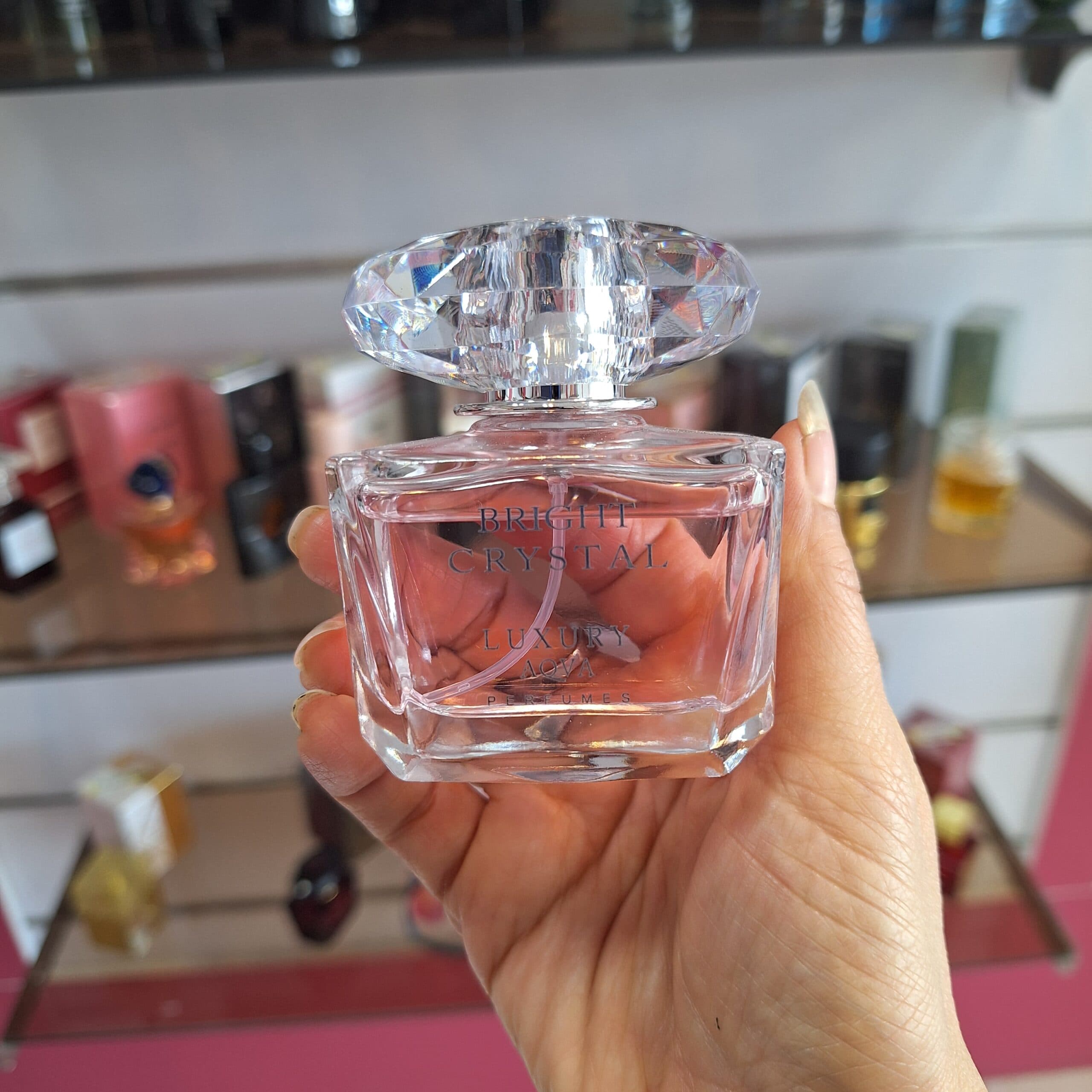 ورساچه کریستال برایت – عطر زنانه خوشبو با رایحه شفاف و لطیف