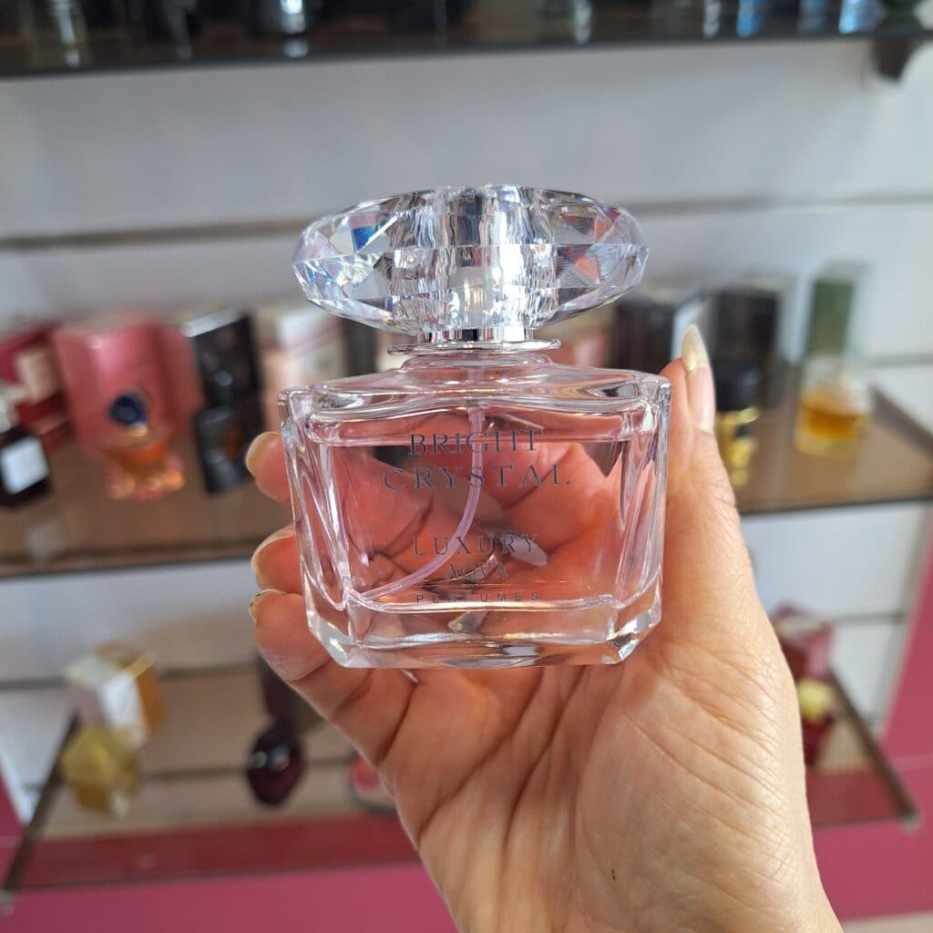 ورساچه کریستال برایت – عطر زنانه خوشبو با رایحه شفاف و لطیف — تصویر ۳