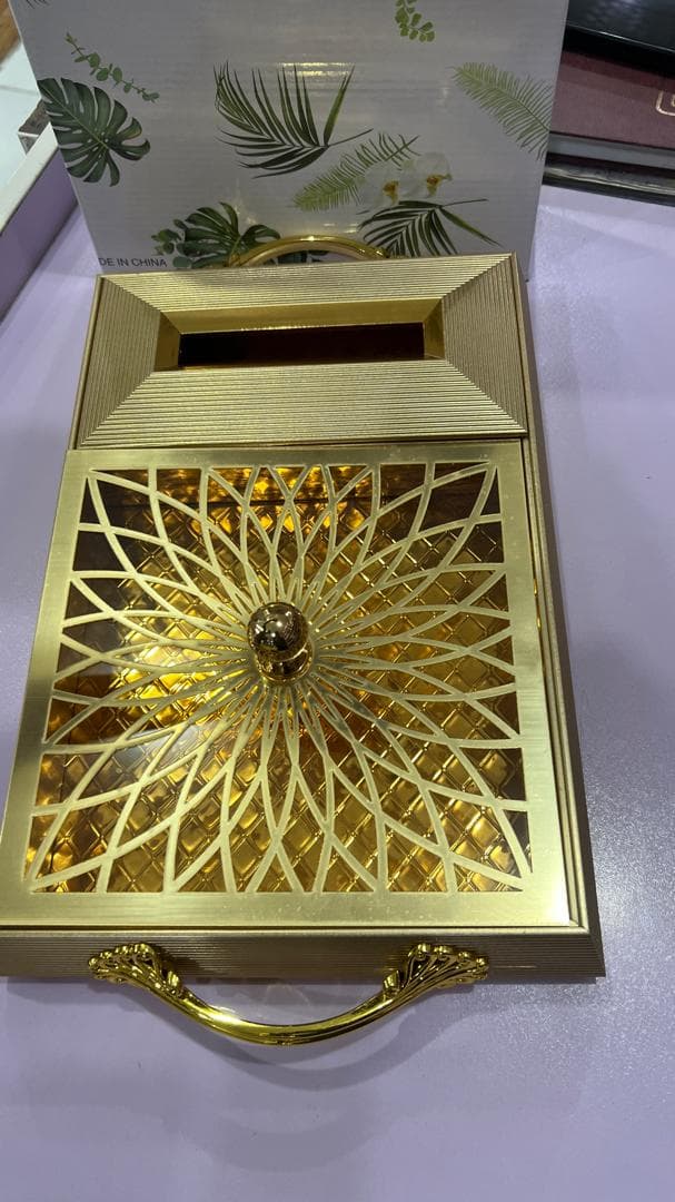 جاشکلاتی و دستمال کاغذی