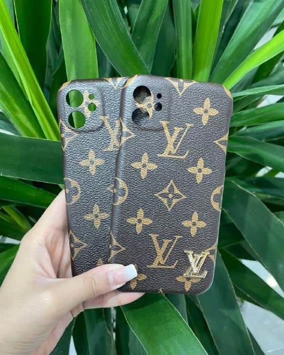 کاور چرم LV آیفون — تصویر ۳