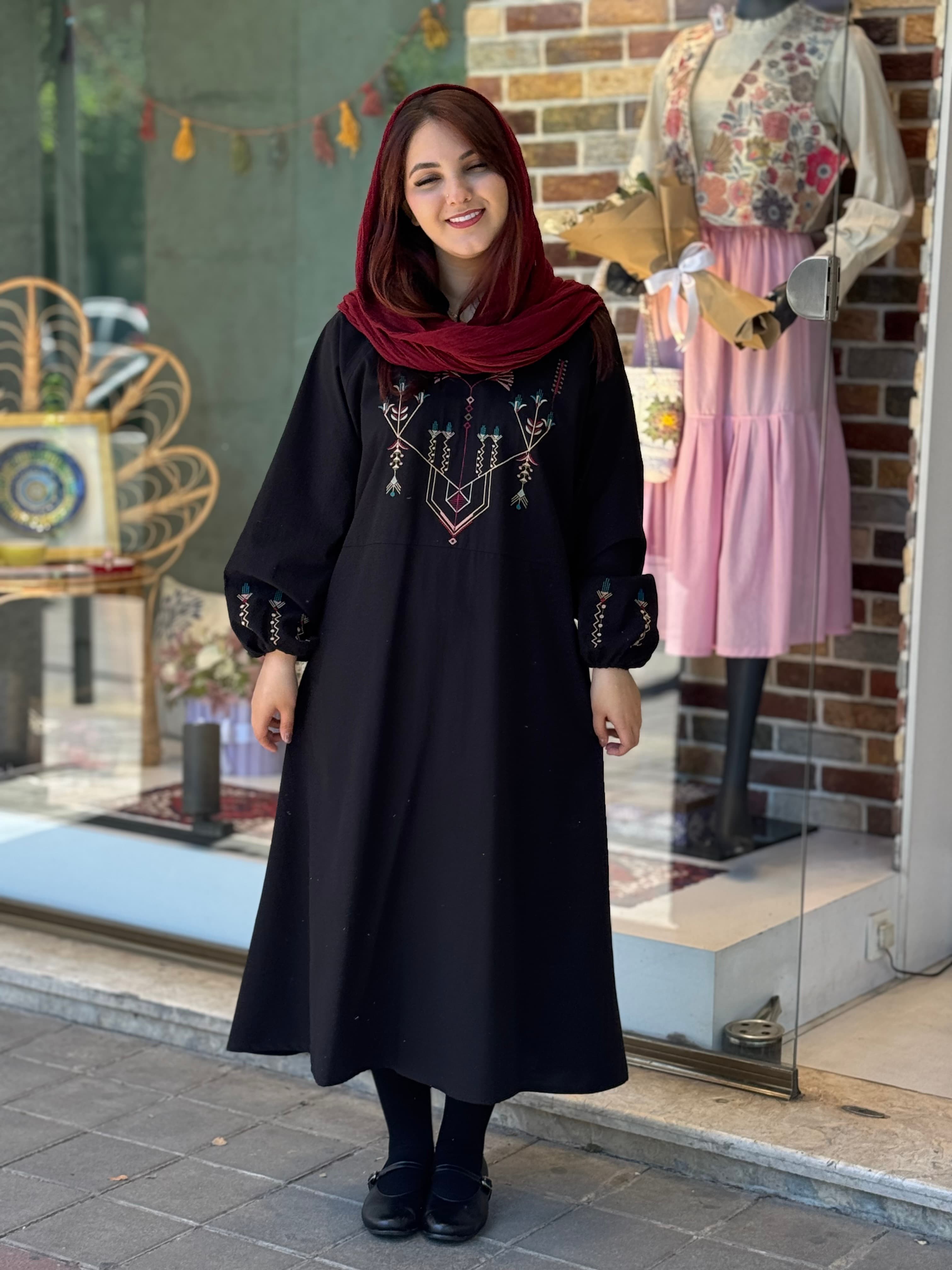 پیراهن سروناز مشکی — تصویر ۲