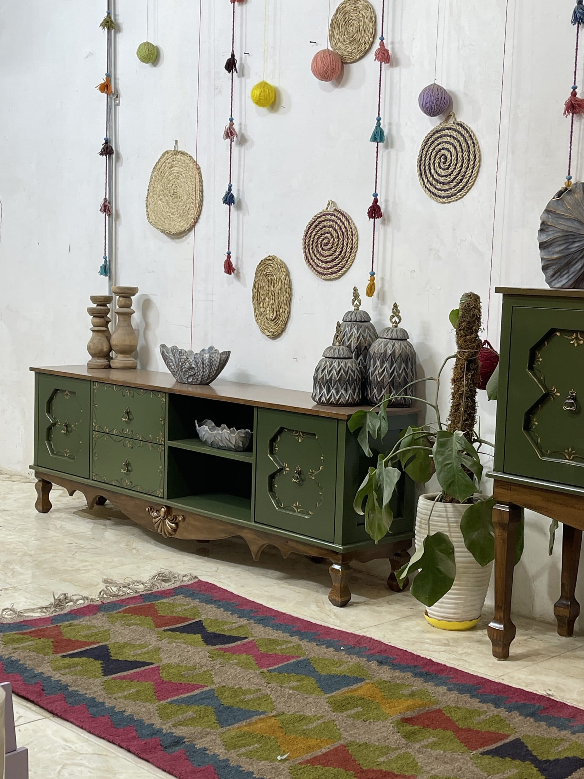 میز تیوی سلطنتی — تصویر ۴