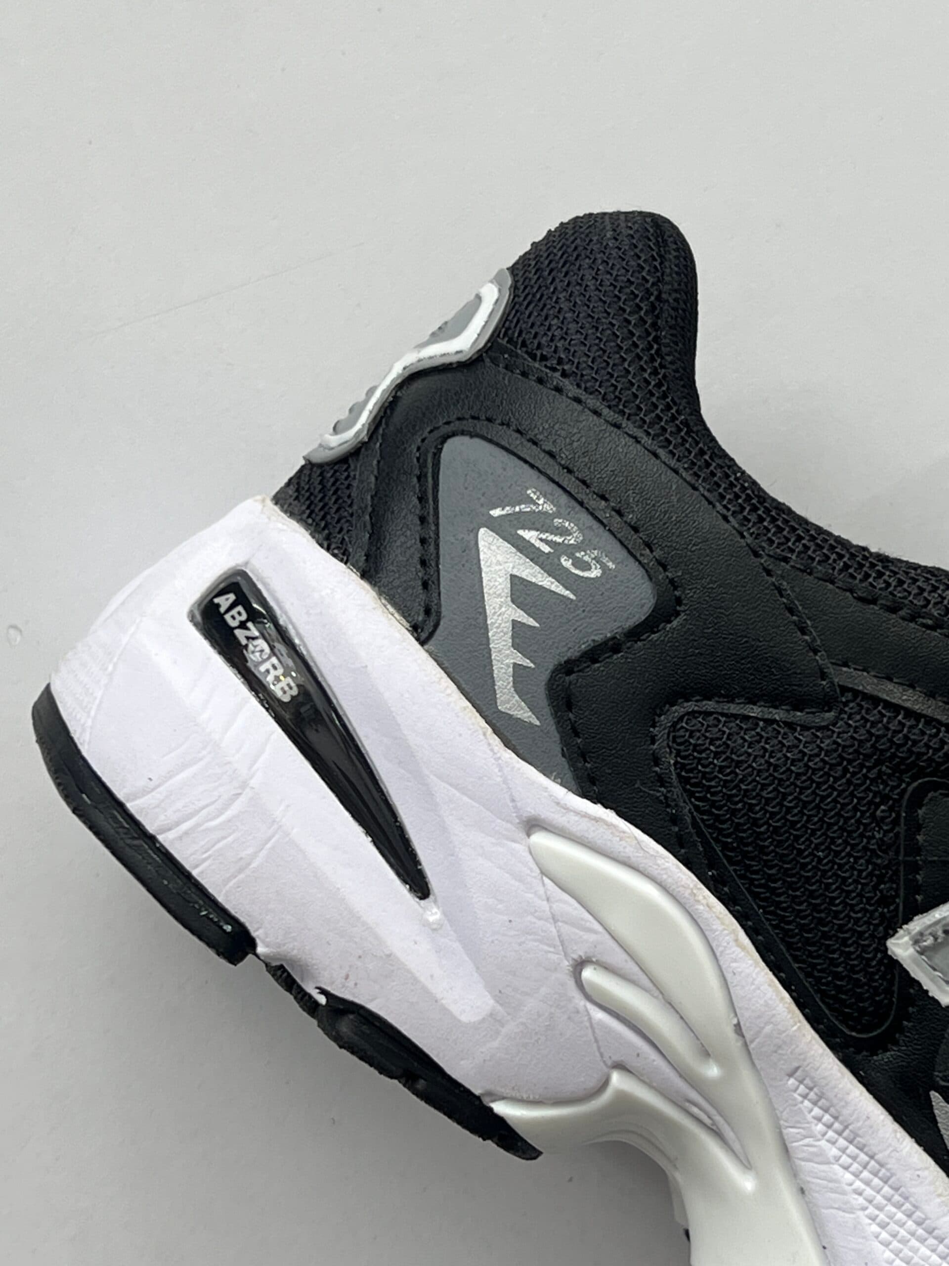 کتونی نیوبالانس ۷۲۵ New balance — تصویر ۳