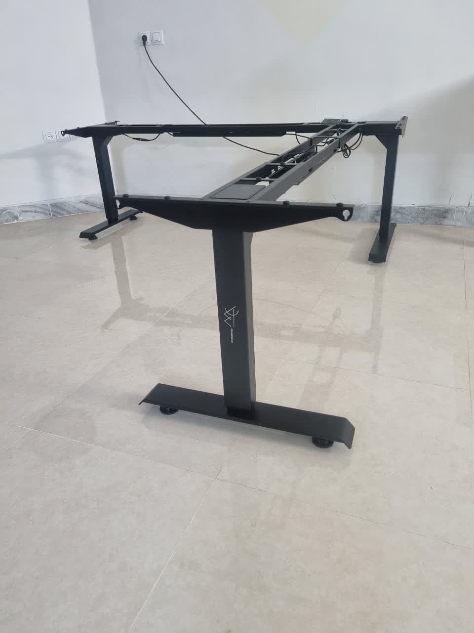 میز قابل تنظیم ارتفاع سه پایه سه موتوره سه سگمنتی DW805033 — تصویر ۴