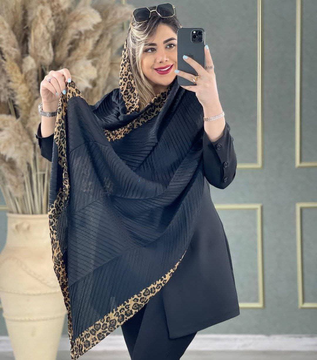 شال زنانه پلیسه ریز طرح حاشیه پلنگی مجلسی (کد: ۶۹۱۲) — تصویر ۵