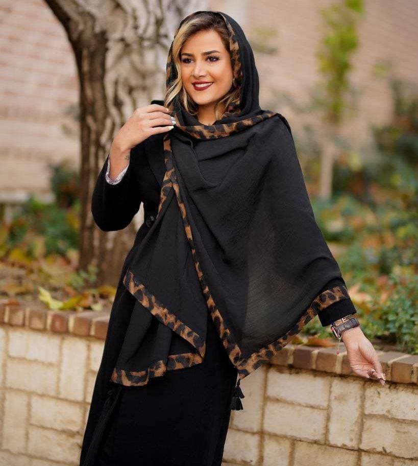 شال زنانه پلیسه ریز طرح حاشیه پلنگی مجلسی (کد: ۶۹۱۲)