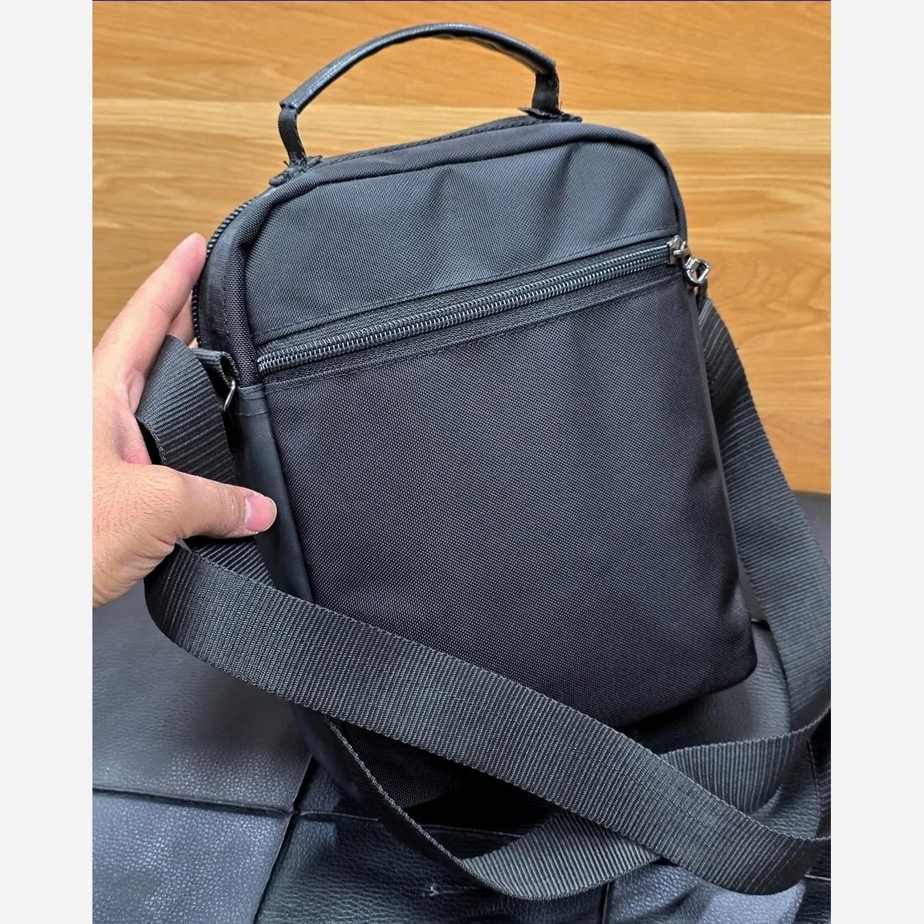 کیف دوشی دستی اسپرت پارچه برزنتی ضخیم خارجی ارتفاع 25 سانتی متر — تصویر ۶