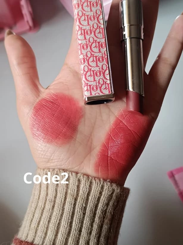 رژلب جامد طرح دیور(فروش عمده) — تصویر ۳