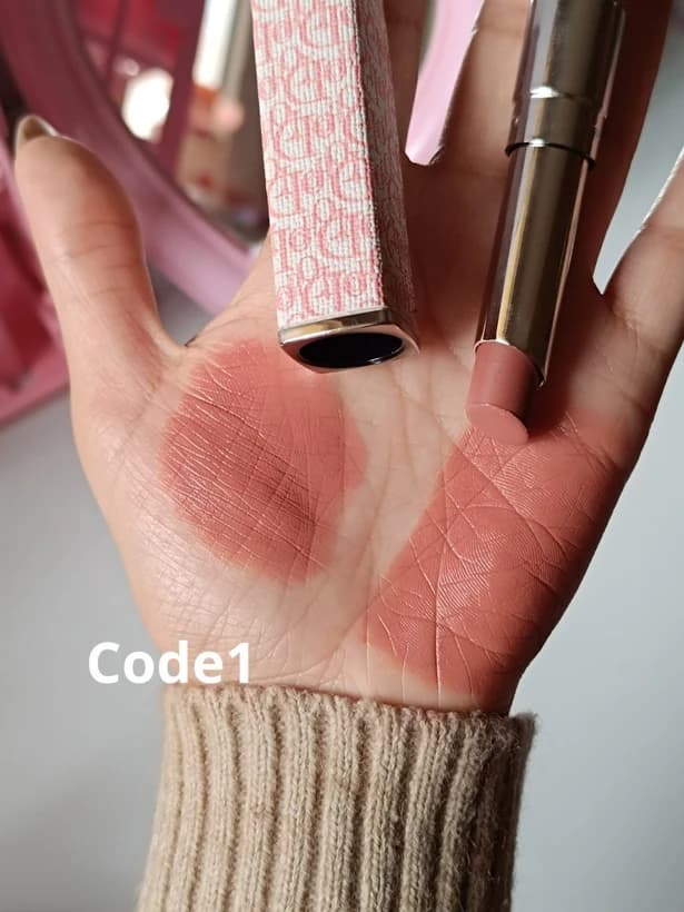رژلب جامد طرح دیور(فروش عمده) — تصویر ۲