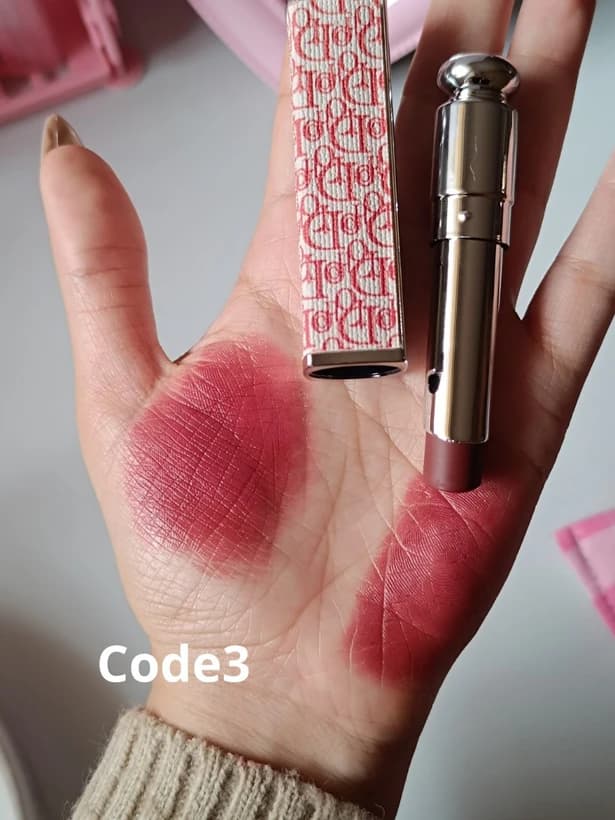رژلب جامد طرح دیور(فروش عمده) — تصویر ۴