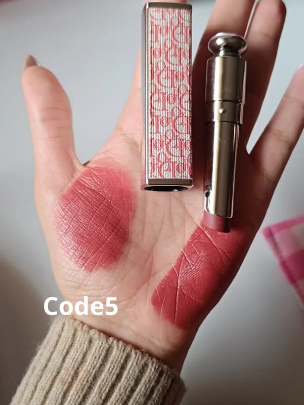 رژلب جامد طرح دیور(فروش عمده) — تصویر ۶
