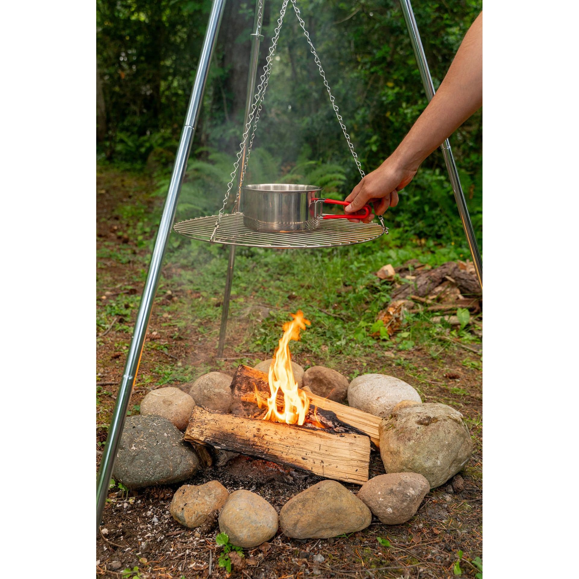 سه پایه آتش Coghlans مدل Tri-pod Grill — تصویر ۴