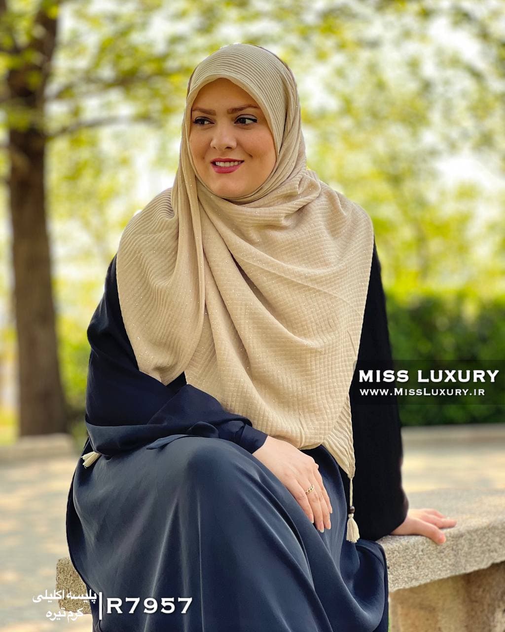 روسری پلیسه اکلیلی نخ وال کرمR7957