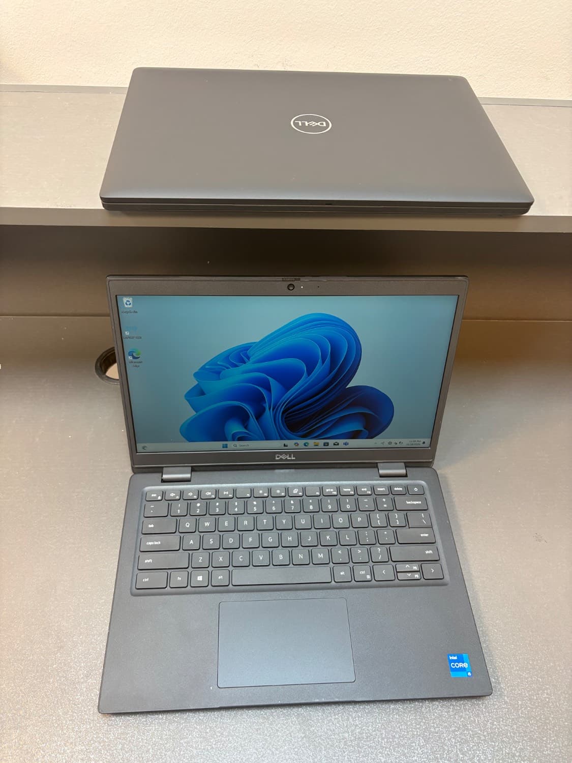 لپ تاپ دل مدل latitude 3420 سایز 14 اینچ FHD پردازنده Intel core i۵ نسل یازده 1135g7 هارد 256ssd رم 8G DDR4 مشابه نو