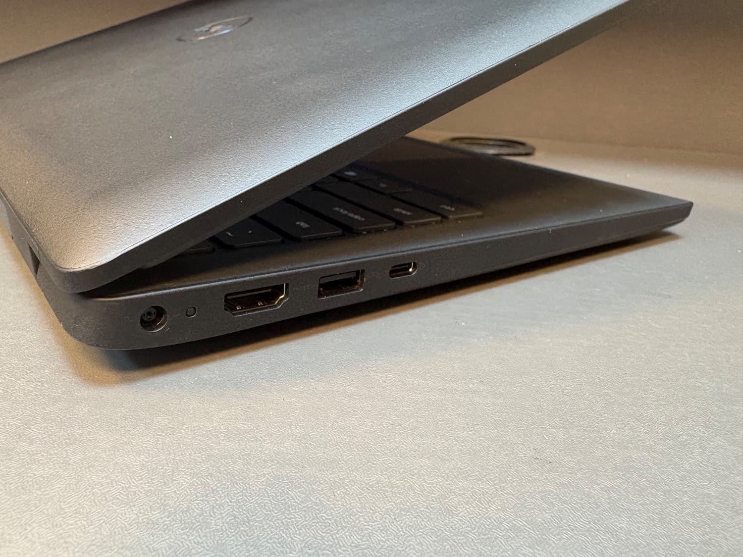 لپ تاپ دل مدل latitude 3420 سایز 14 اینچ FHD پردازنده Intel core i۵ نسل یازده 1135g7 هارد 256ssd رم 8G DDR4 مشابه نو — تصویر ۷