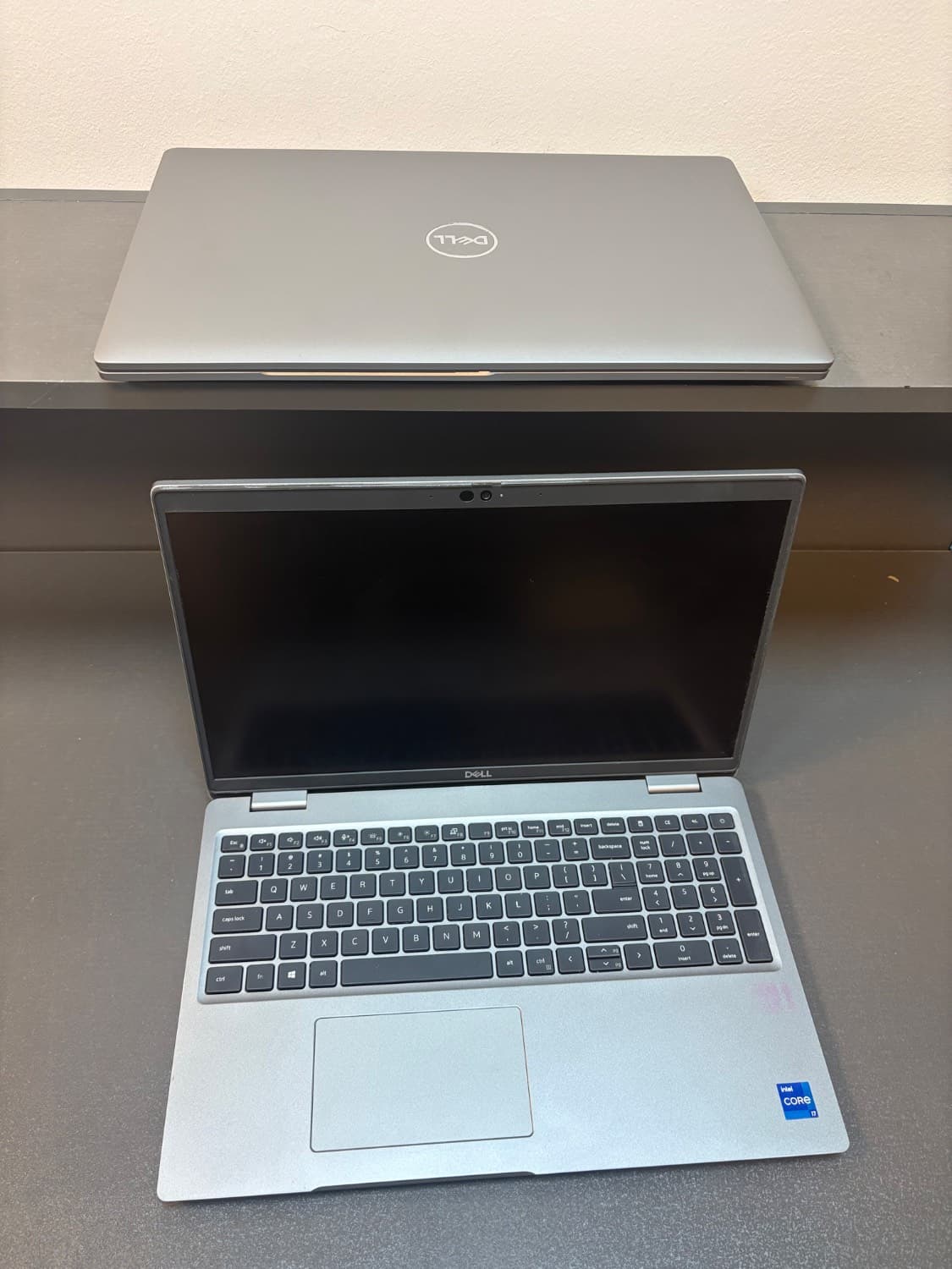 لپ تاپ دل مدل latitude 5520 سایز 15.6اینچ FHD پردازنده Intel core i7 نسل یازده 1185g7 رم 16G DDR4 هارد 512ssd مشابه نو