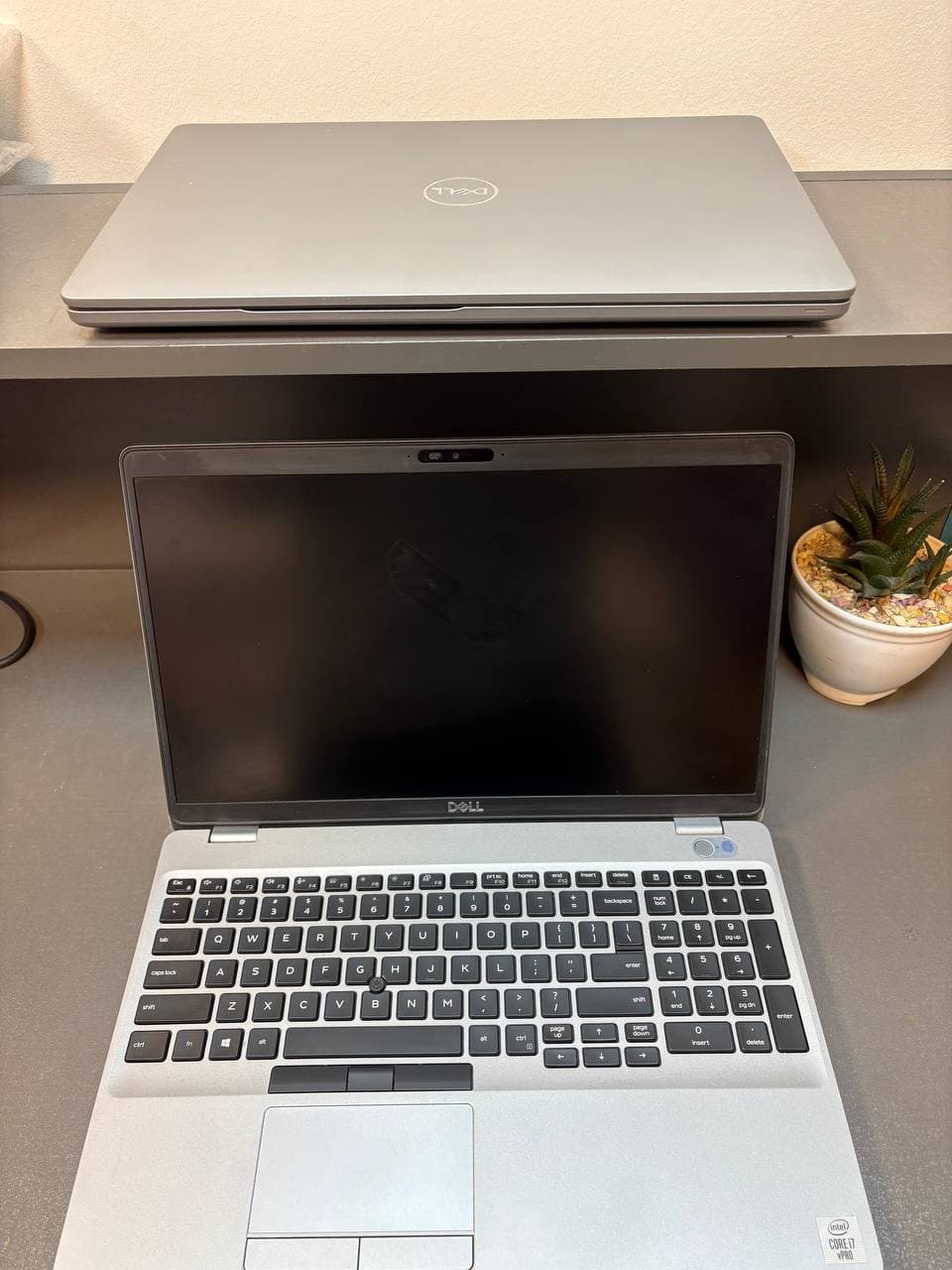لپ تاپ دل مدل precision 3550 سایز ۱۵.۶ اینچ FHD پردازنده core i7 نسل ده هارد 256 ssd رم 16 گیگ مشابه نو
