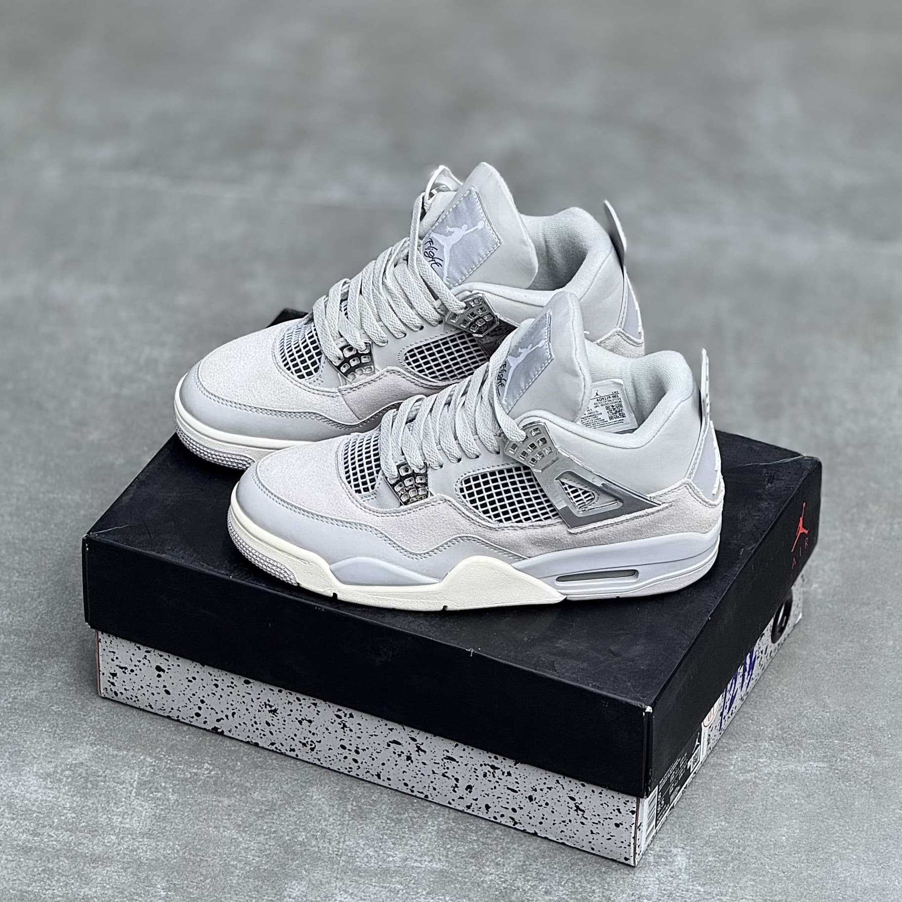کفش نایک ایر جردن 4 رترو طوسی نقره ای Nike Air Jordan 4 Retro Grey Silver