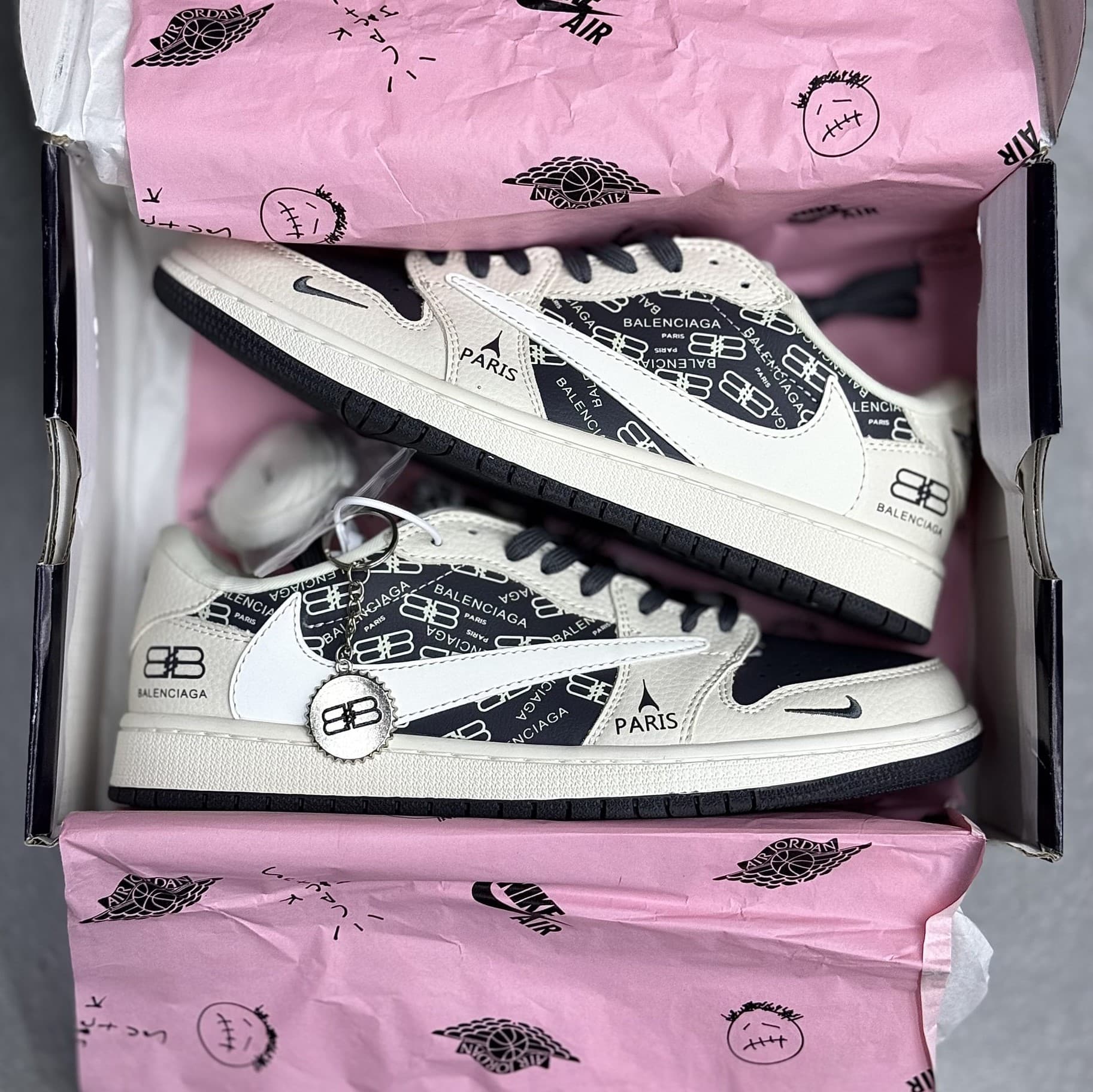 کفش نایک ایر جردن وان لو تراویس اسکات بالنسیاگا Nike Air Jordan 1 Low Travis Scott Balenciaga — تصویر ۲