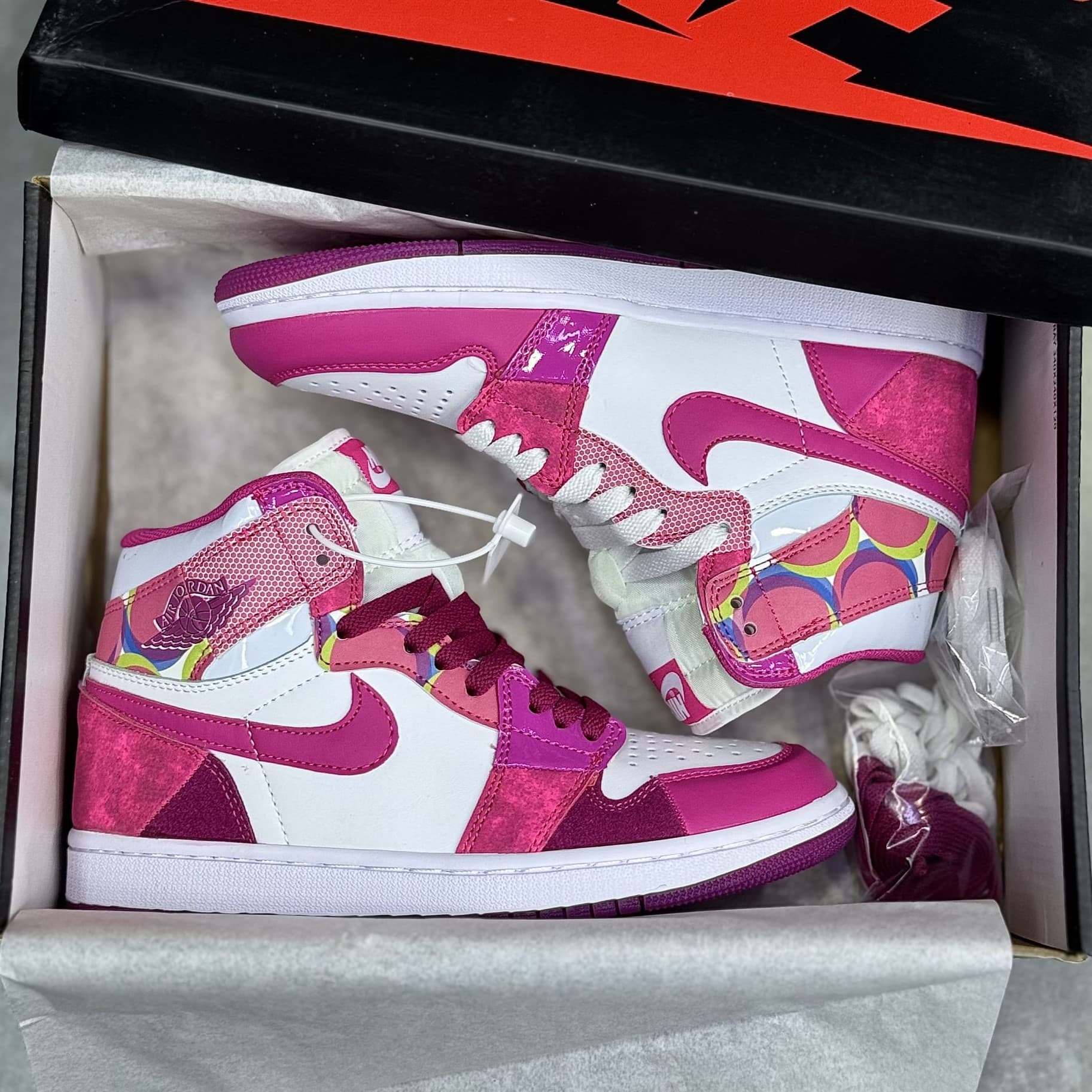 کفش نایک ایر جردن وان ساقدار صورتی شاد Nike Air Jordan 1 High Happy Pink — تصویر ۲