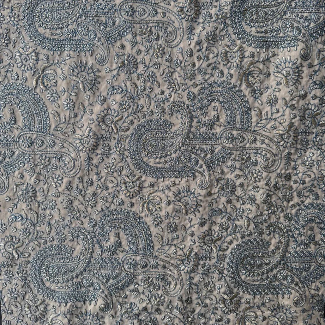 پارچه ابریشم رنگ زمینه موکایی