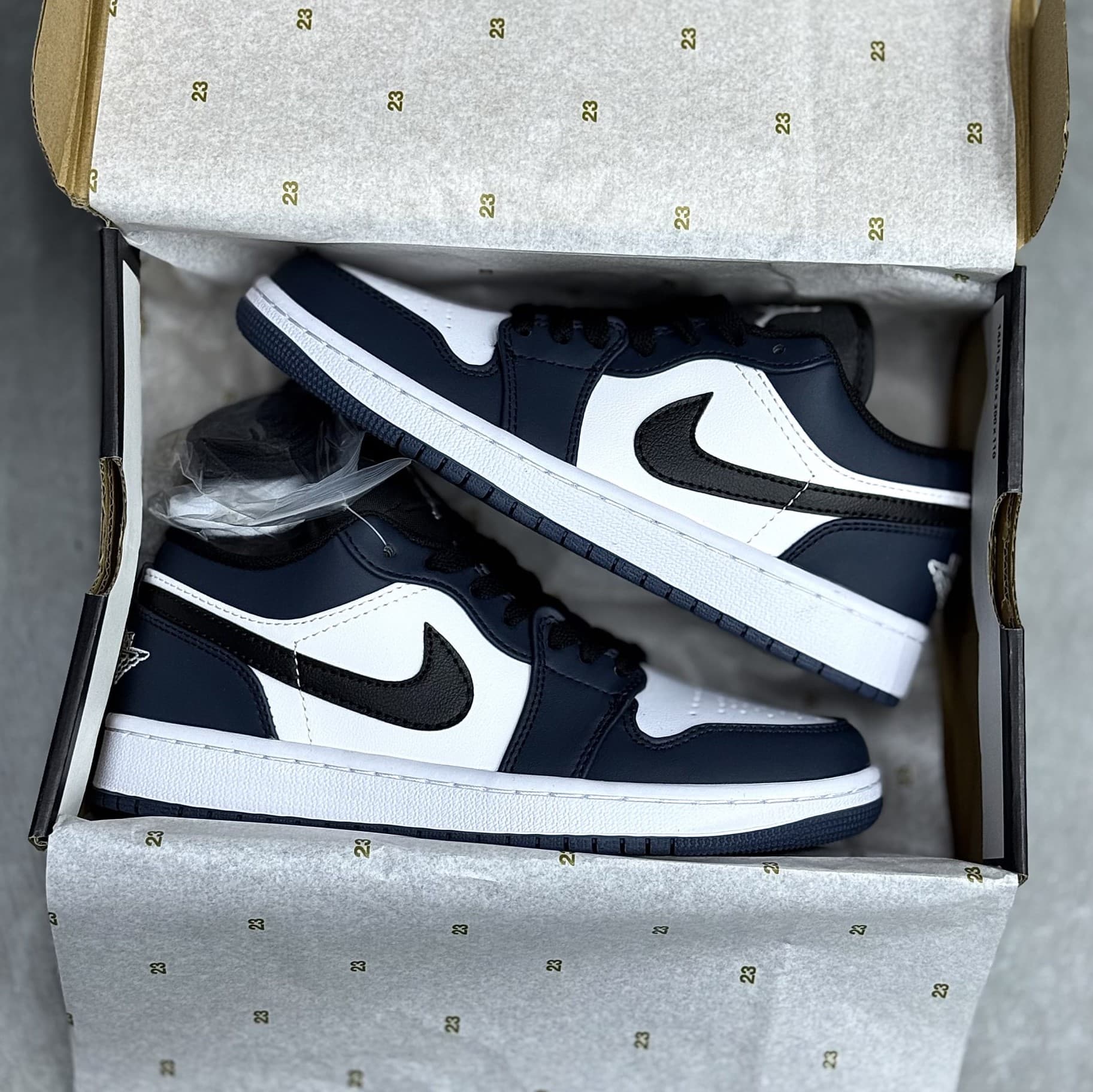 کفش نایک ایر جردن وان لو سفید سرمه ای Nike Air Jordan 1 Low White Navy — تصویر ۲