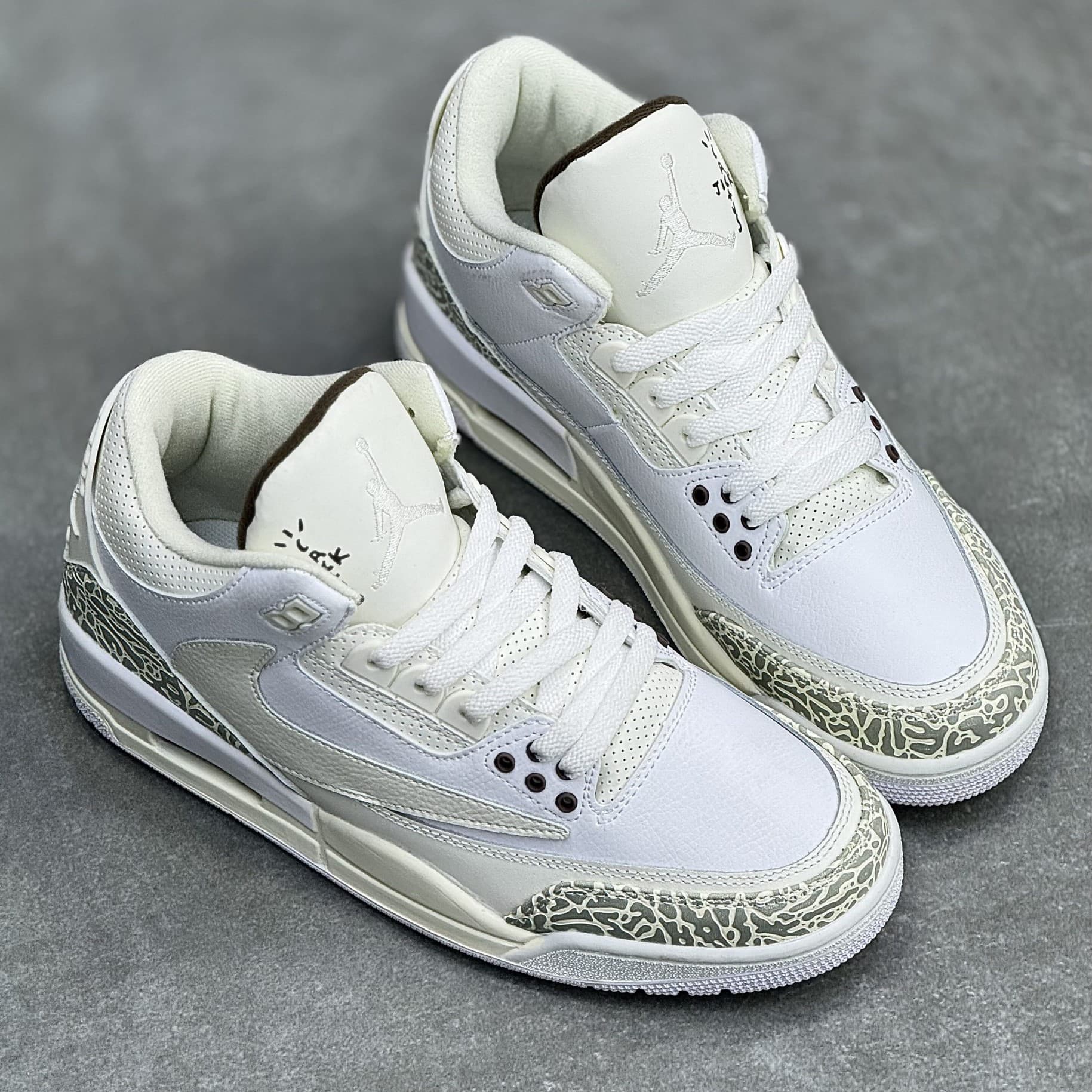 کفش نایک جردن۳ تراویس اسکات اسپایزایک Nike Air Jordan 3 Travis Scott Spizike — تصویر ۲