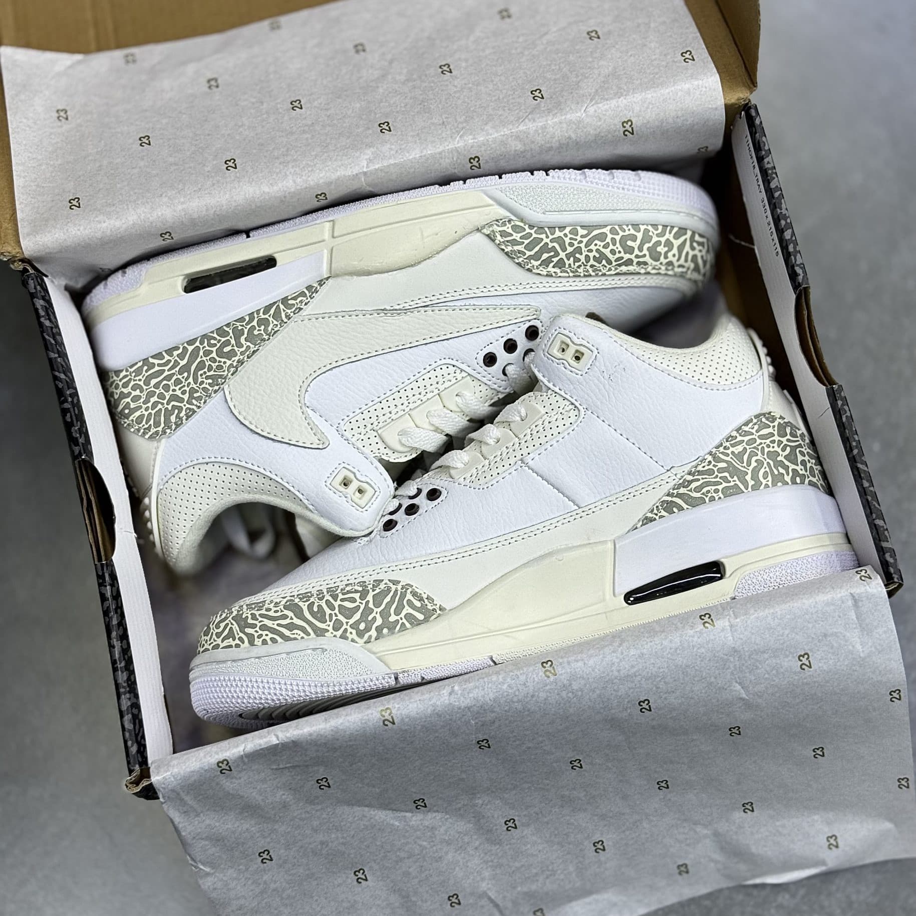 کفش نایک جردن۳ تراویس اسکات اسپایزایک Nike Air Jordan 3 Travis Scott Spizike — تصویر ۳