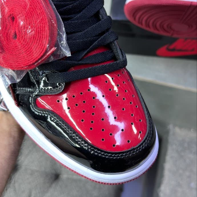 کفش نایک ایر جردن وان ساقدار ورنی مشکی قرمز ( مستر کوالتی ) Nike Air Jordan 1 High Patent Bred — تصویر ۳