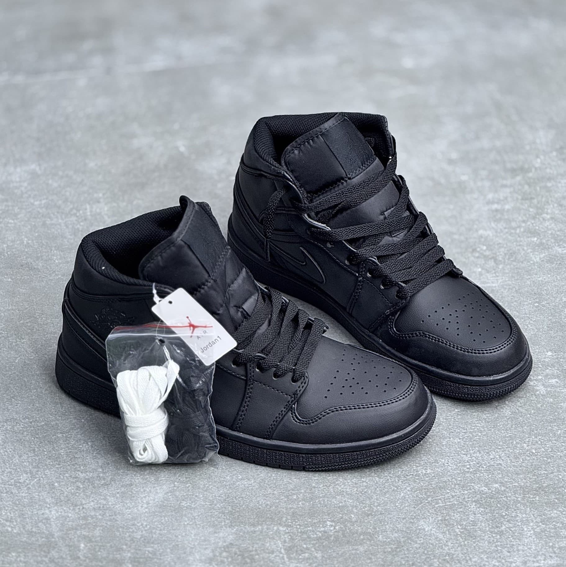 کفش نایک ایر جردن وان ساقدار تمام مشکی Nike Air Jordan 1 High Triple Black — تصویر ۲