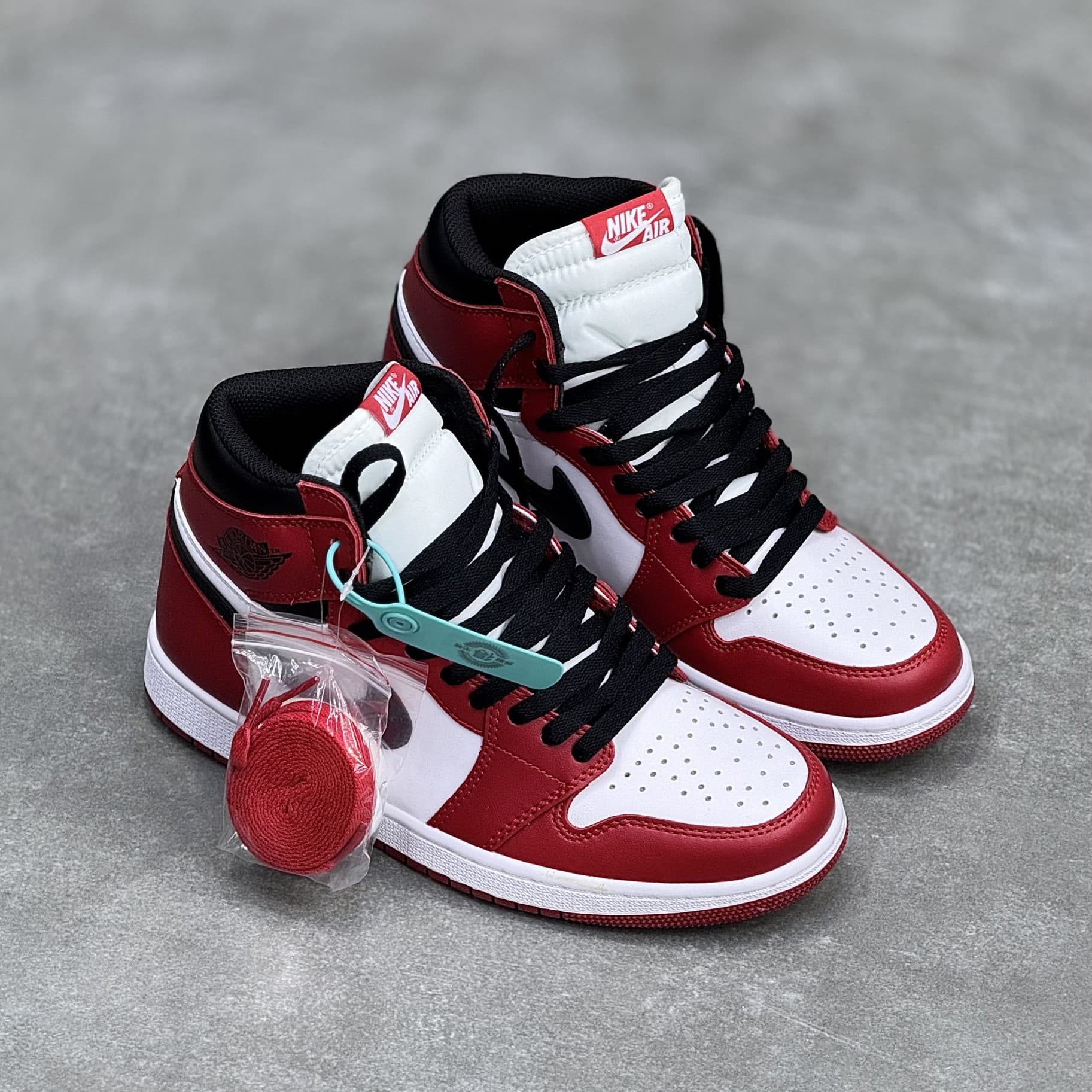 کفش نایک ایر جردن وان ساقدار سفید قرمز Nike Air Jordan 1 High White Red — تصویر ۲
