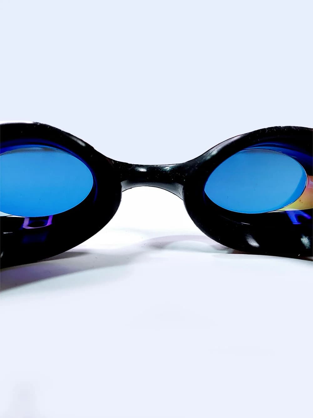 عینک استخر زنانه و مردانه جیوه ای به رنگ مشکی با شیشه طلایی اسپیدو ( Speedo ) — تصویر ۸