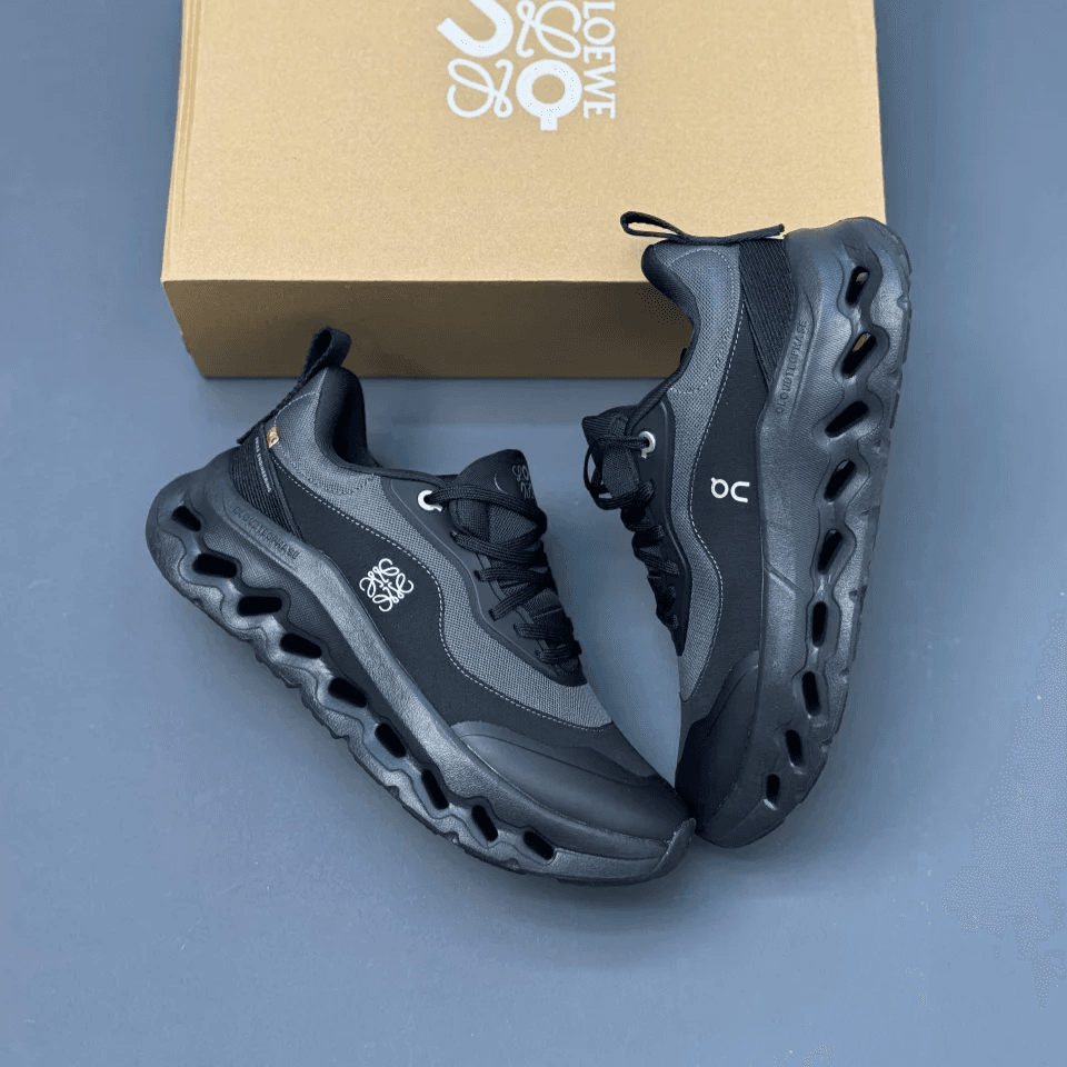 کفش آن رانینگ QC Loewe Cloudtilt تمام مشکی On Running QC Loewe Cloudtilt Triple Black — تصویر ۲