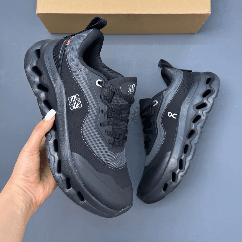 کفش آن رانینگ QC Loewe Cloudtilt تمام مشکی On Running QC Loewe Cloudtilt Triple Black — تصویر ۴