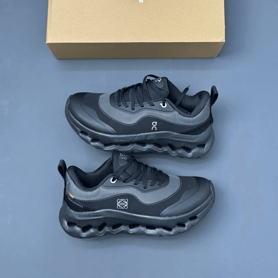 کفش آن رانینگ QC Loewe Cloudtilt تمام مشکی On Running QC Loewe Cloudtilt Triple Black