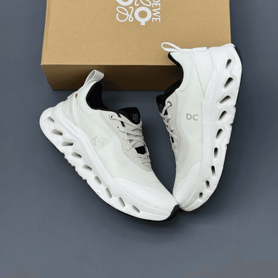 کفش آن رانینگ QC Loewe Cloudtilt سفید On Running QC Loewe Cloudtilt White — تصویر ۲