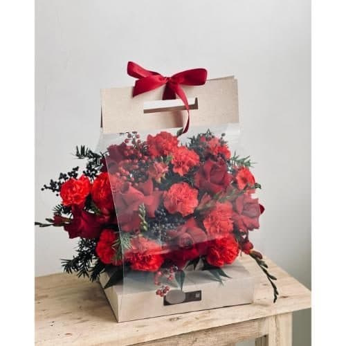 سبد گل کوچک و ظریف برای هدیهای صمیمانه 5275
