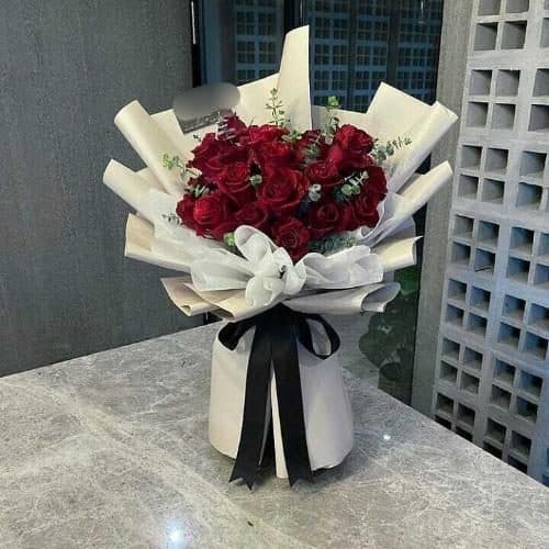 دسته گل شب یلدا برای همسر با گل‌های نرگس و میوه‌های خوشمزه 5143