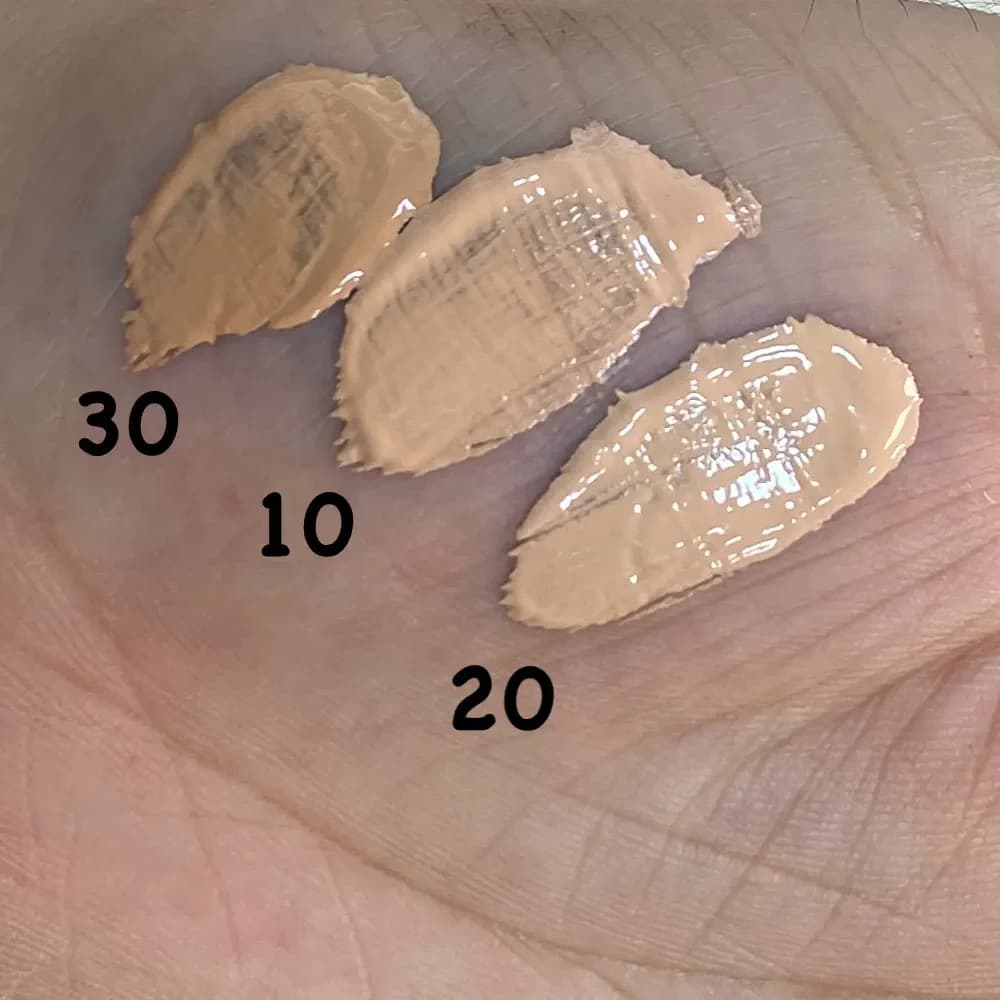 ضدآفتاب رنگی بیزانس رنگ 30 مدل Gold Beight 30 مناسب پوست چرب و مختلط SPF 50 حجم 40 میلیلیتر — تصویر ۲